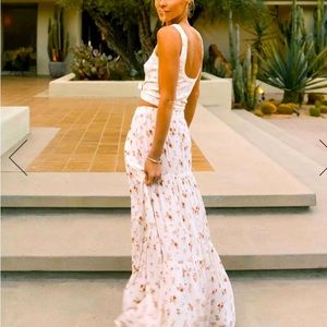 NWT Mary Lawless Lee x Splendid floral maxi skirt is sold out everywhere. Gorg!